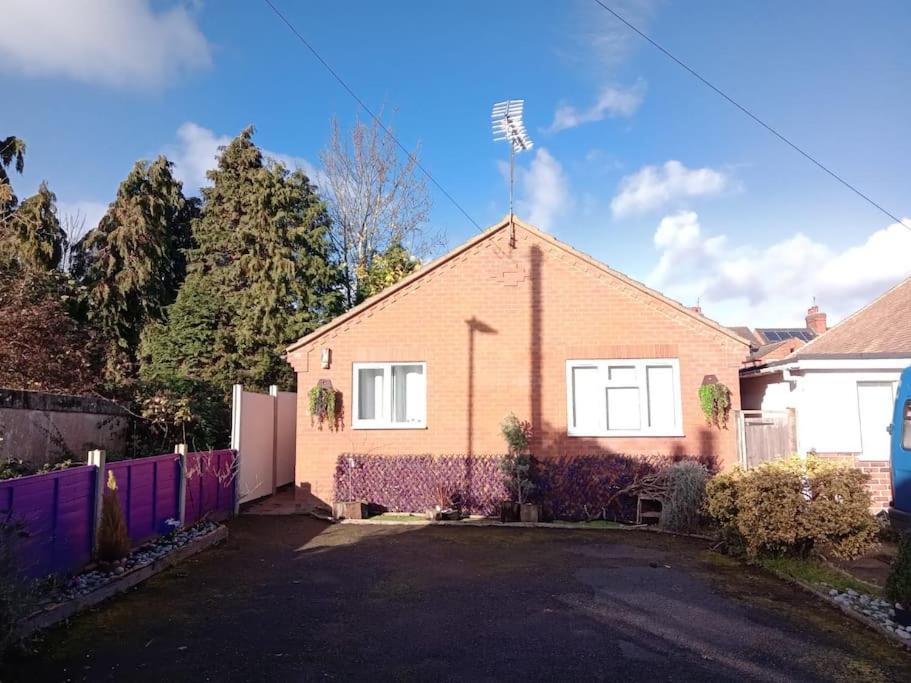 Cosy Bungalow In A Handy Location ماركِت هاربورو المظهر الخارجي الصورة